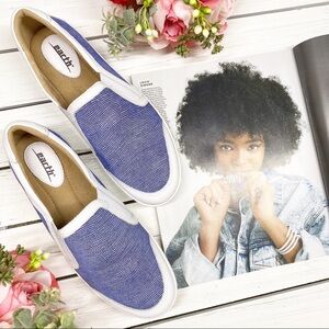 NEW Earth Currant Saphire Blue Wave Slip On Sneakers 9.5